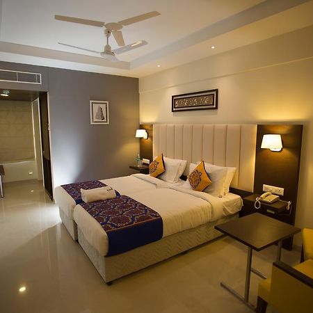 Ganpat Grand Hotel Palni Kültér fotó