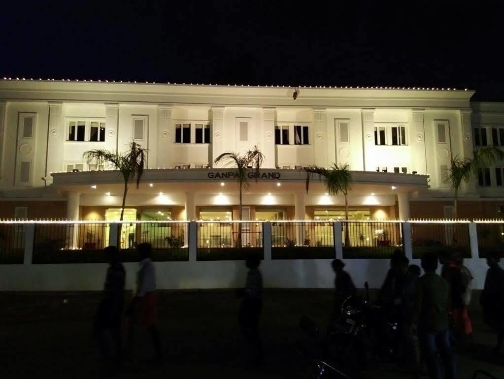 Ganpat Grand Hotel Palni Kültér fotó